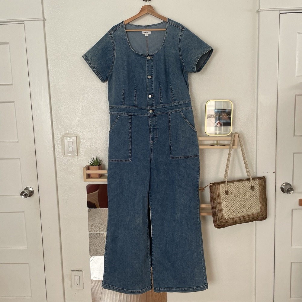 Women's Short Sleeve Button-Front Jumpsuit - Ava & Viv Size 1X‎